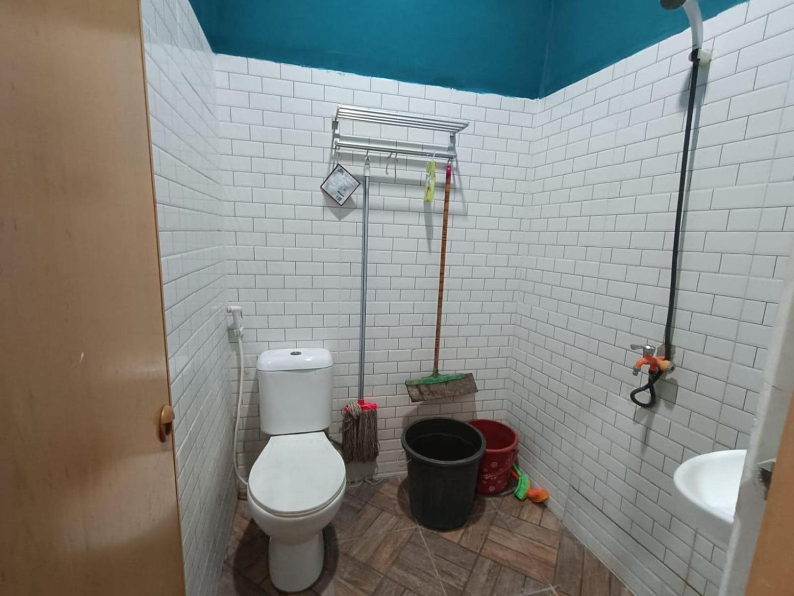 Oyo Life 93158 Kost Asaka 2*